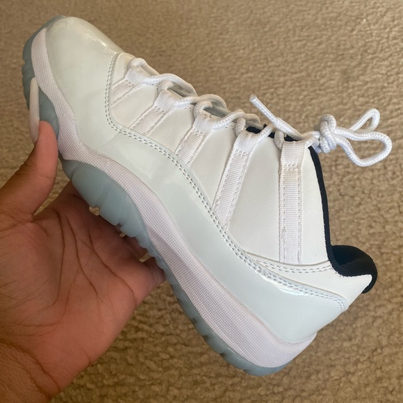 Jordan 11 Retro Low
Legend Blue Size 8.5 Men - Picture 2 of 5